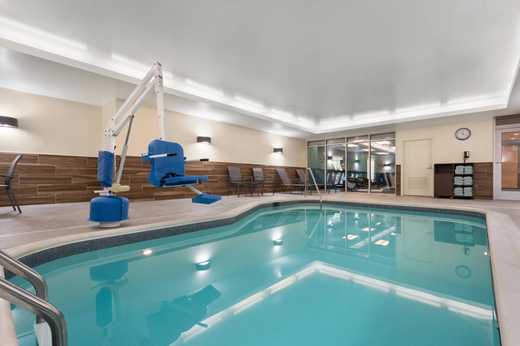 Fairfield Inn & Suites By Marriott Charlottesville Downtown/University Area מראה חיצוני תמונה