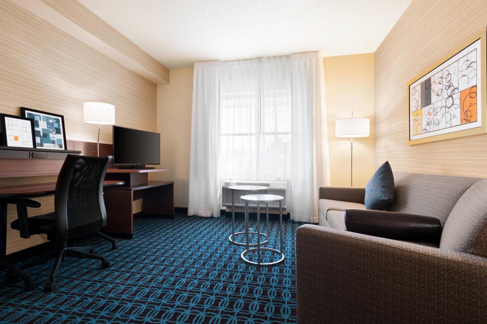 Fairfield Inn & Suites By Marriott Charlottesville Downtown/University Area מראה חיצוני תמונה