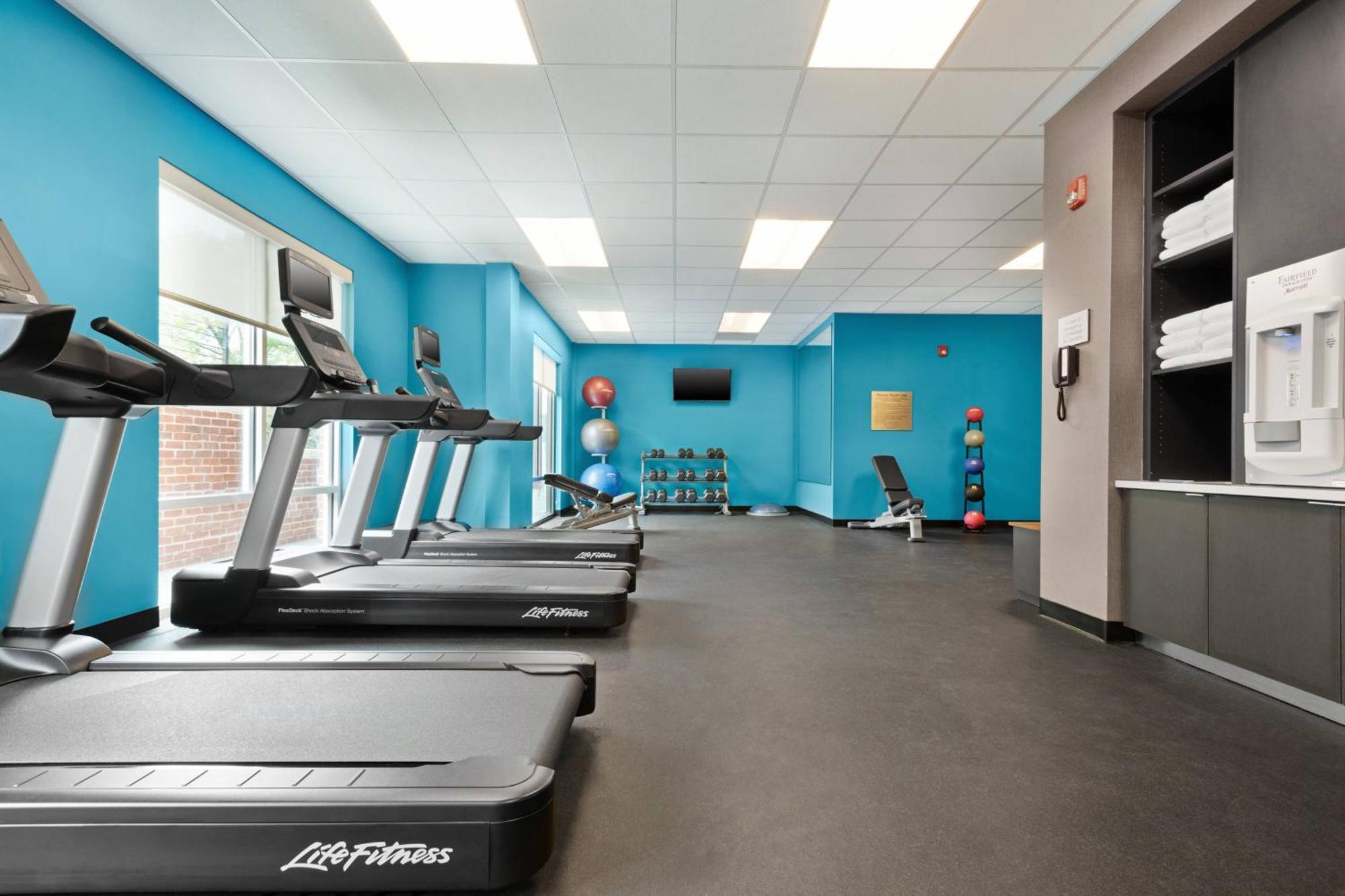 Fairfield Inn & Suites By Marriott Charlottesville Downtown/University Area מראה חיצוני תמונה