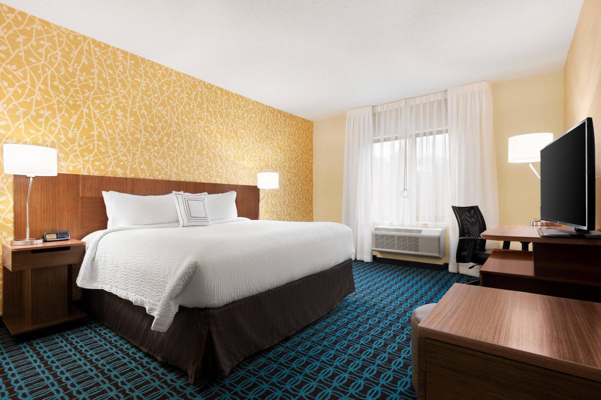 Fairfield Inn & Suites By Marriott Charlottesville Downtown/University Area מראה חיצוני תמונה