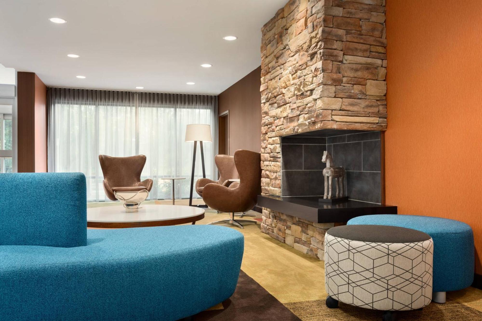 Fairfield Inn & Suites By Marriott Charlottesville Downtown/University Area מראה חיצוני תמונה
