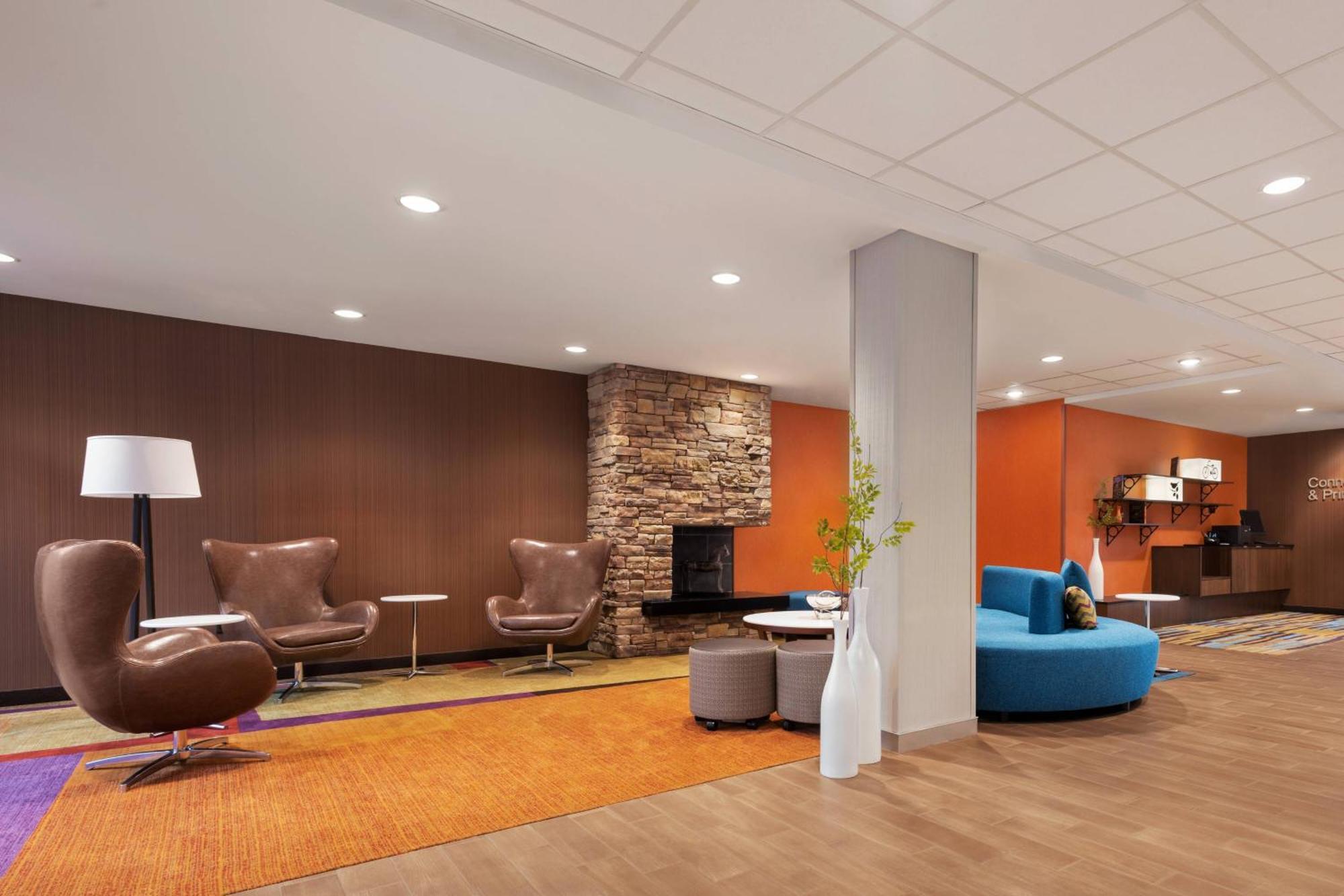 Fairfield Inn & Suites By Marriott Charlottesville Downtown/University Area מראה חיצוני תמונה