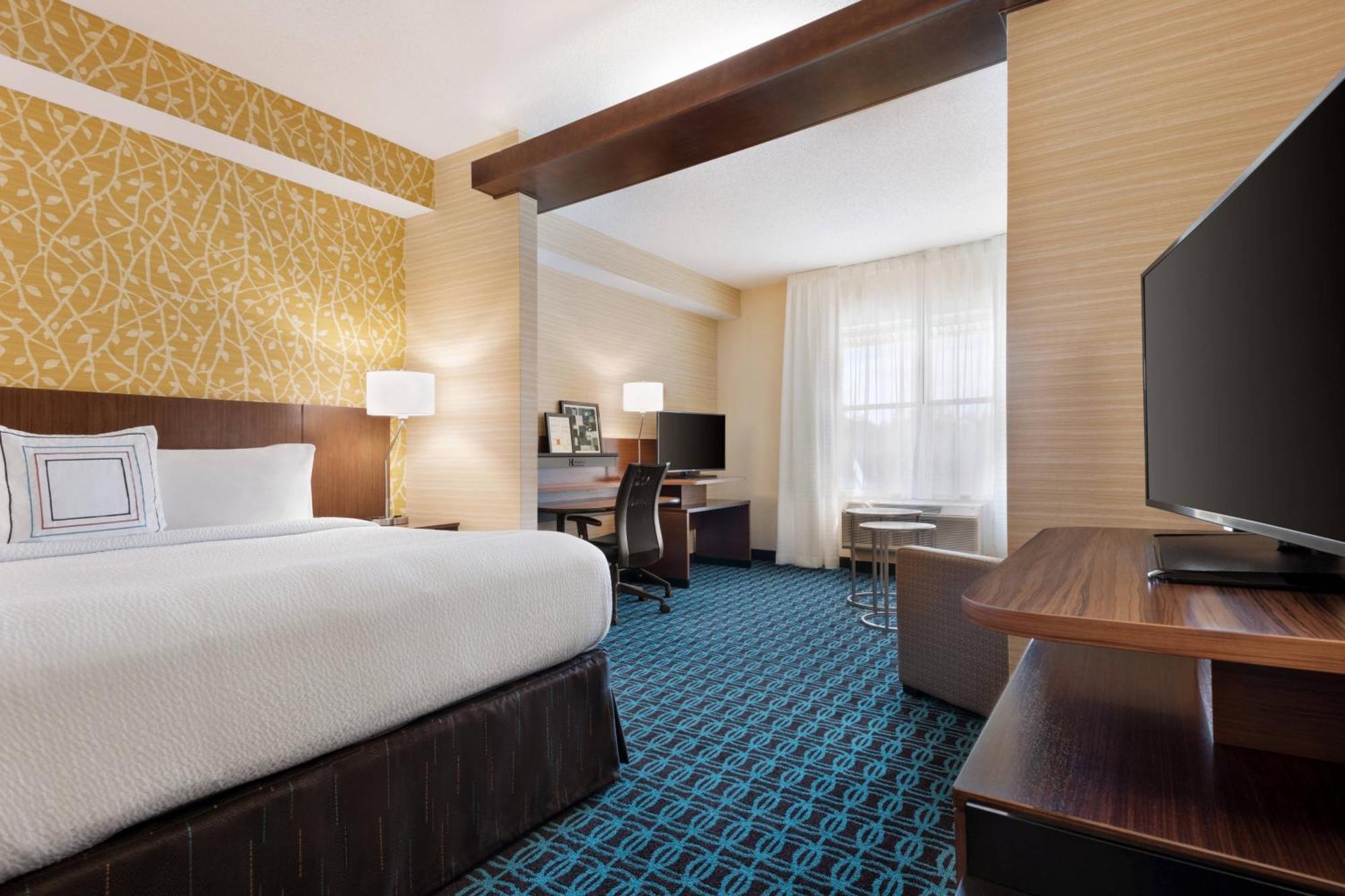 Fairfield Inn & Suites By Marriott Charlottesville Downtown/University Area מראה חיצוני תמונה