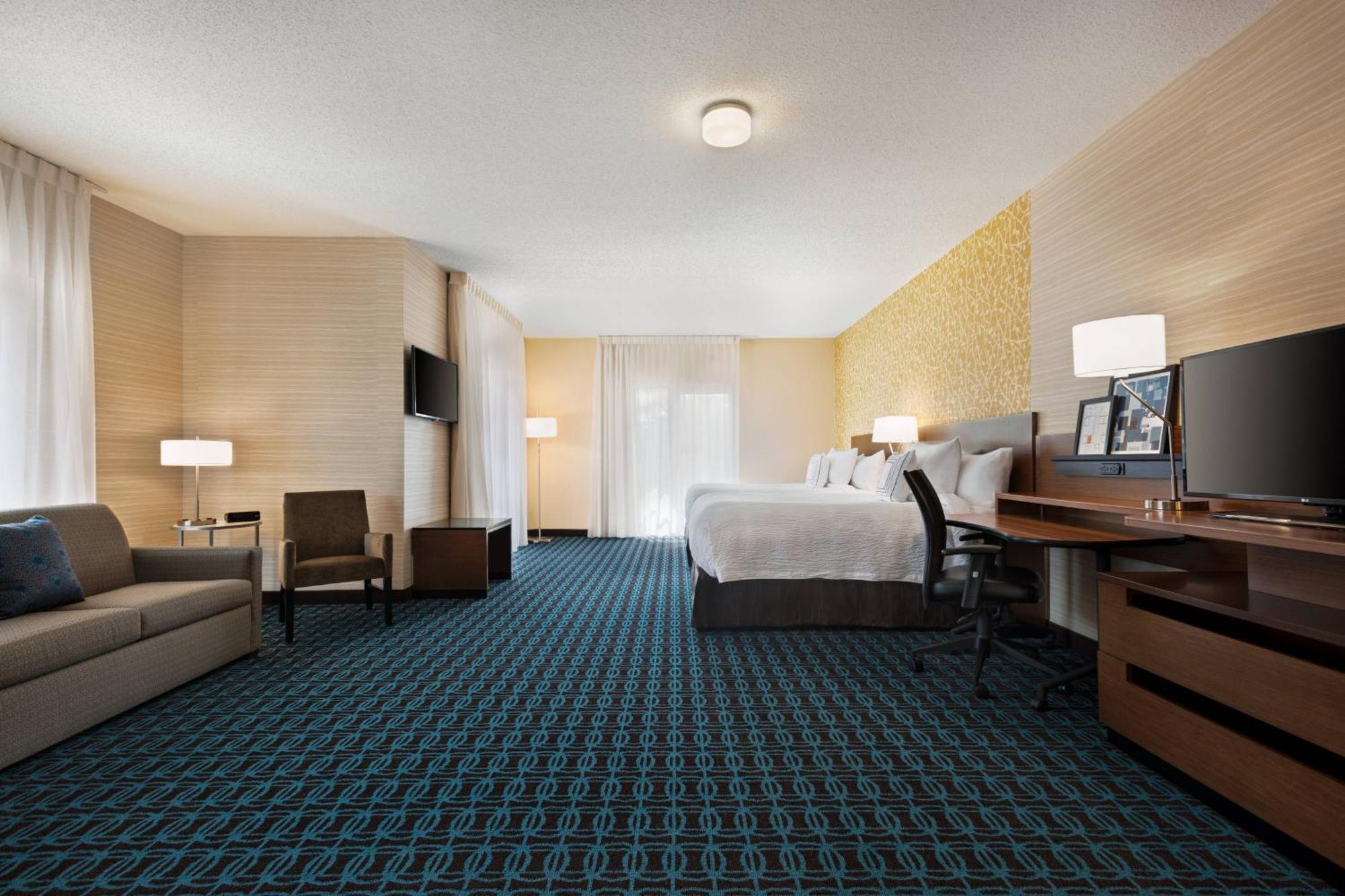 Fairfield Inn & Suites By Marriott Charlottesville Downtown/University Area מראה חיצוני תמונה
